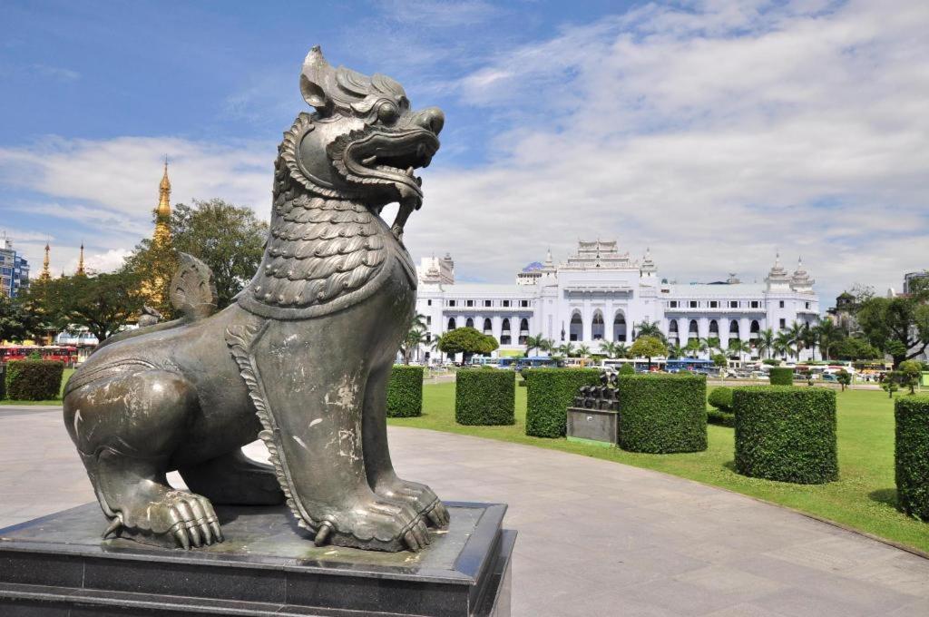 Virati Hotel Yangon Exteriör bild