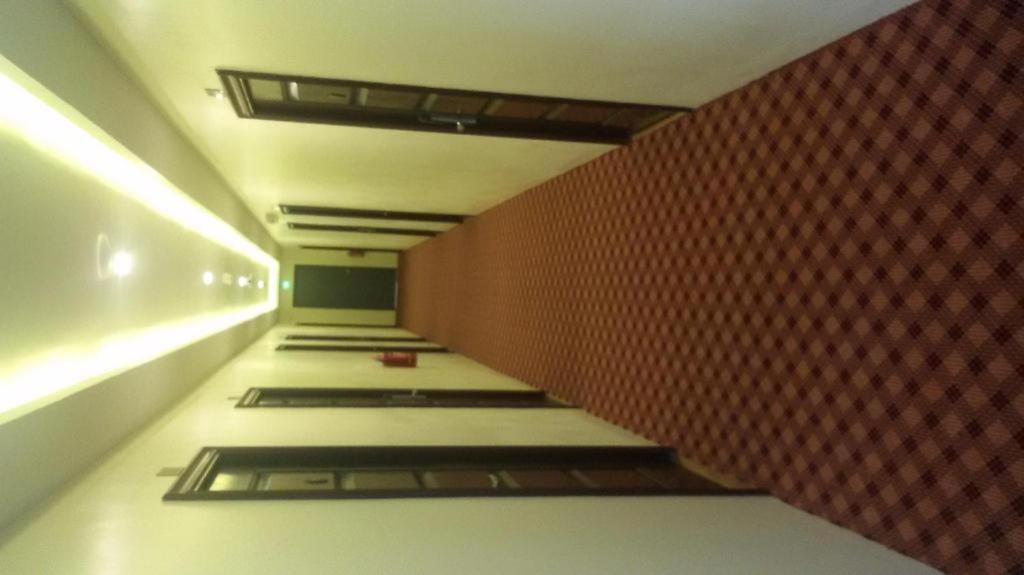 Virati Hotel Yangon Exteriör bild
