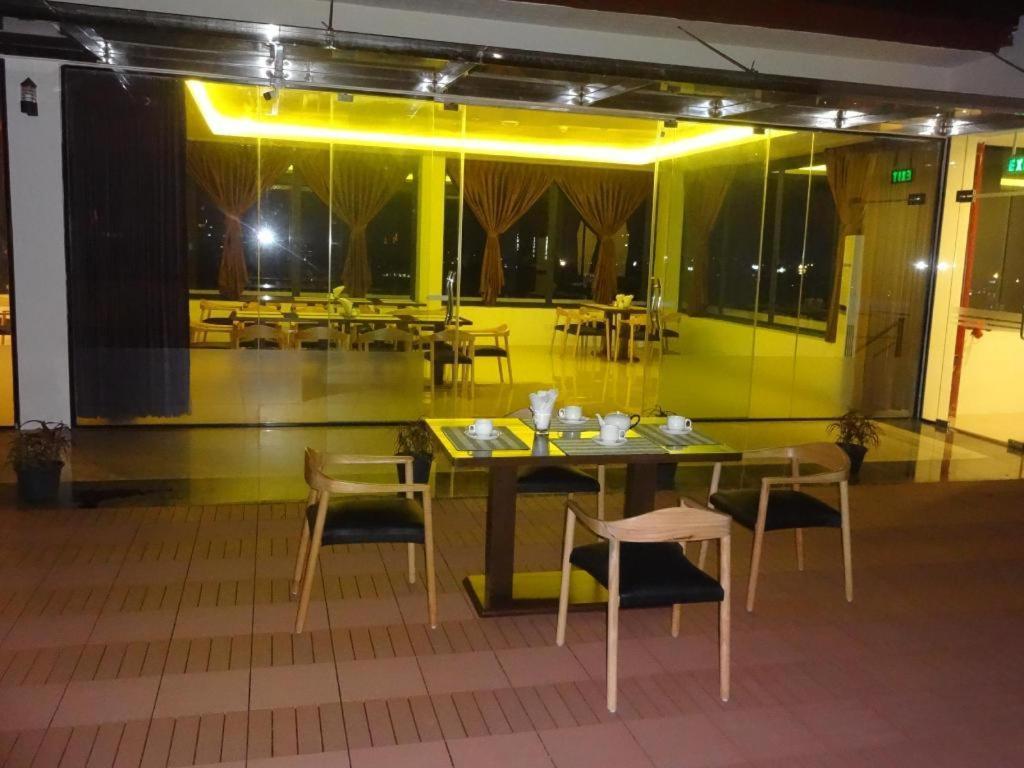 Virati Hotel Yangon Exteriör bild
