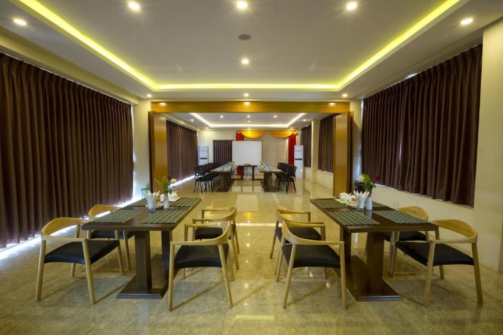 Virati Hotel Yangon Exteriör bild