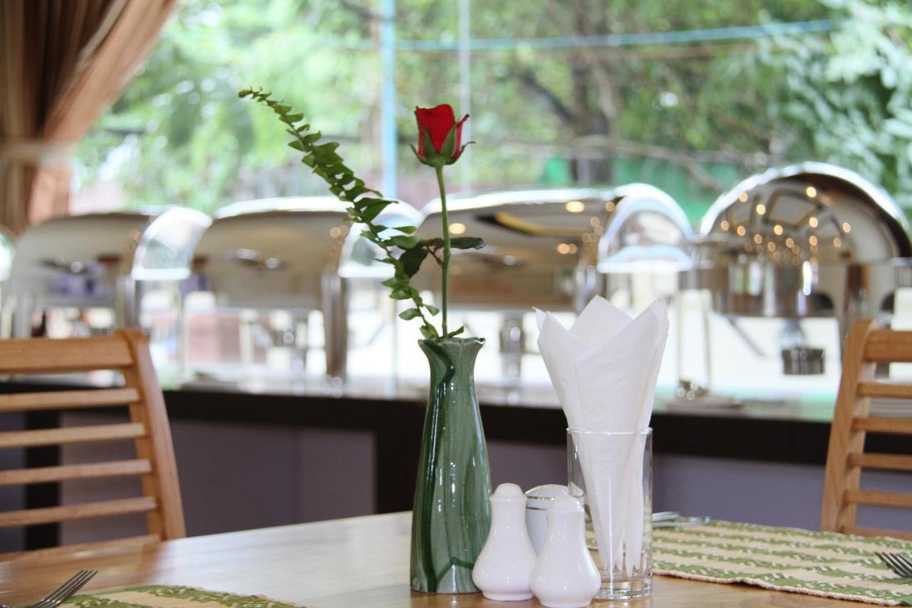 Virati Hotel Yangon Exteriör bild