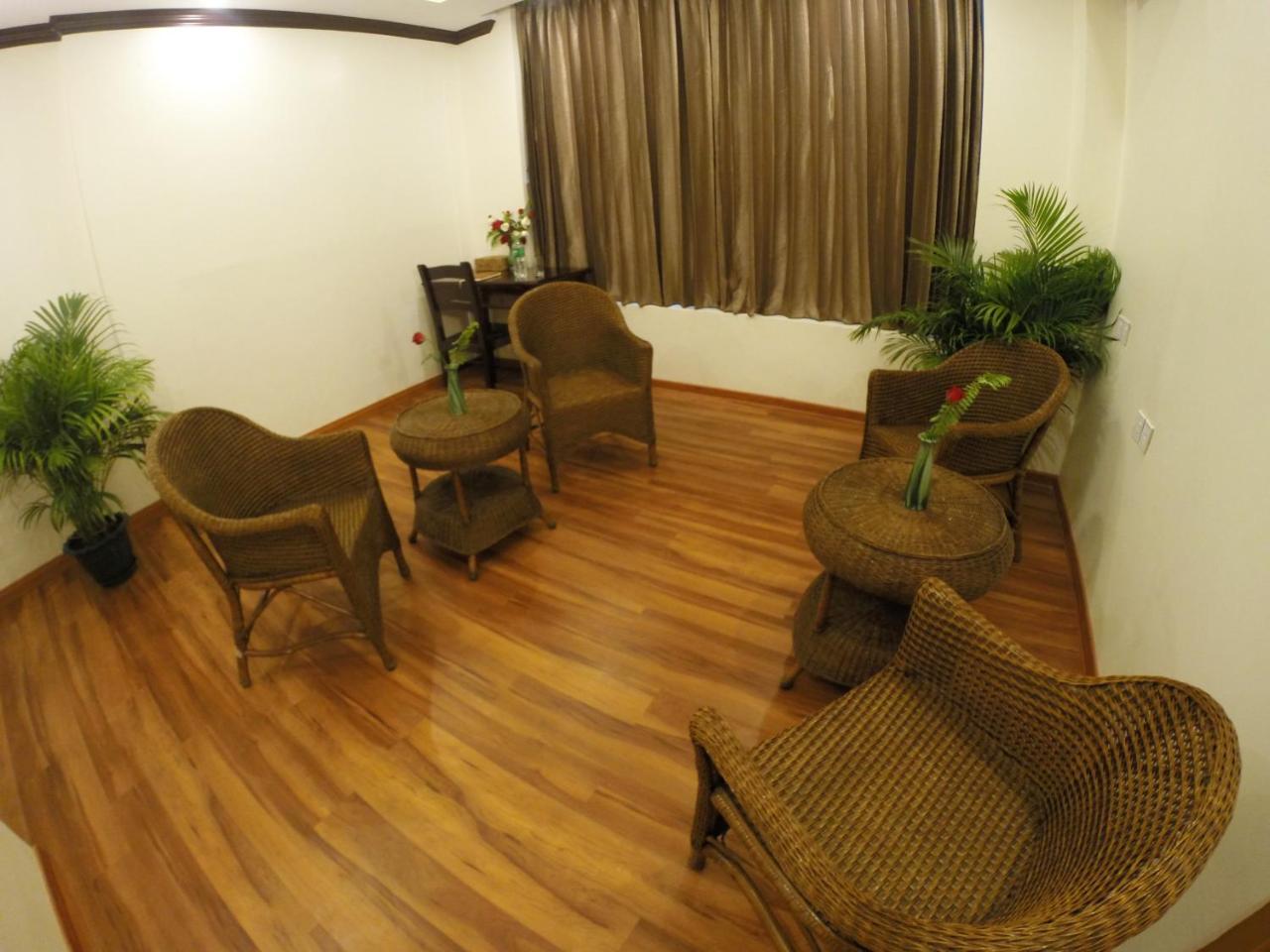 Virati Hotel Yangon Exteriör bild