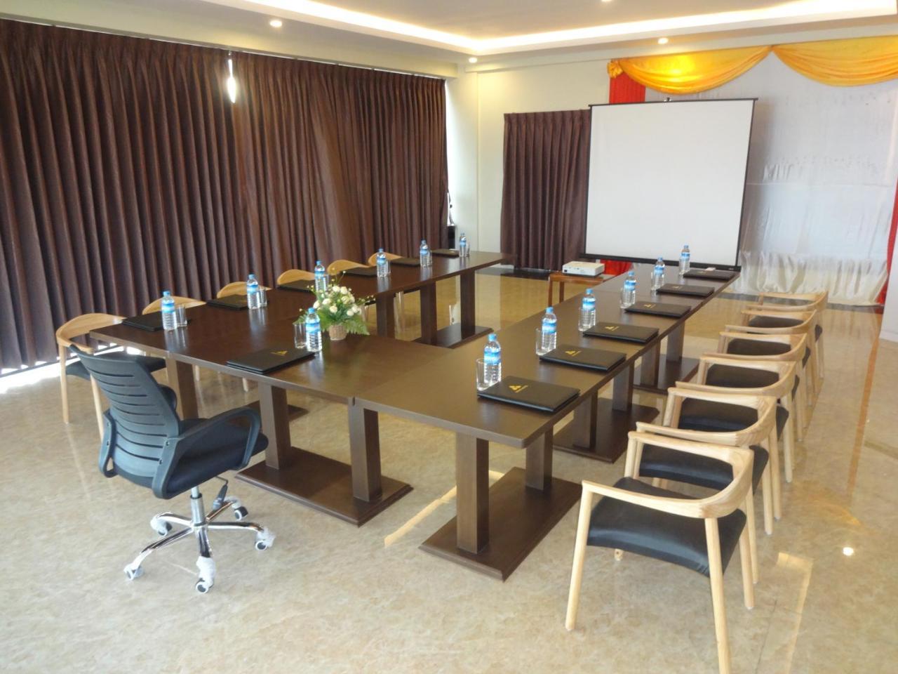 Virati Hotel Yangon Exteriör bild