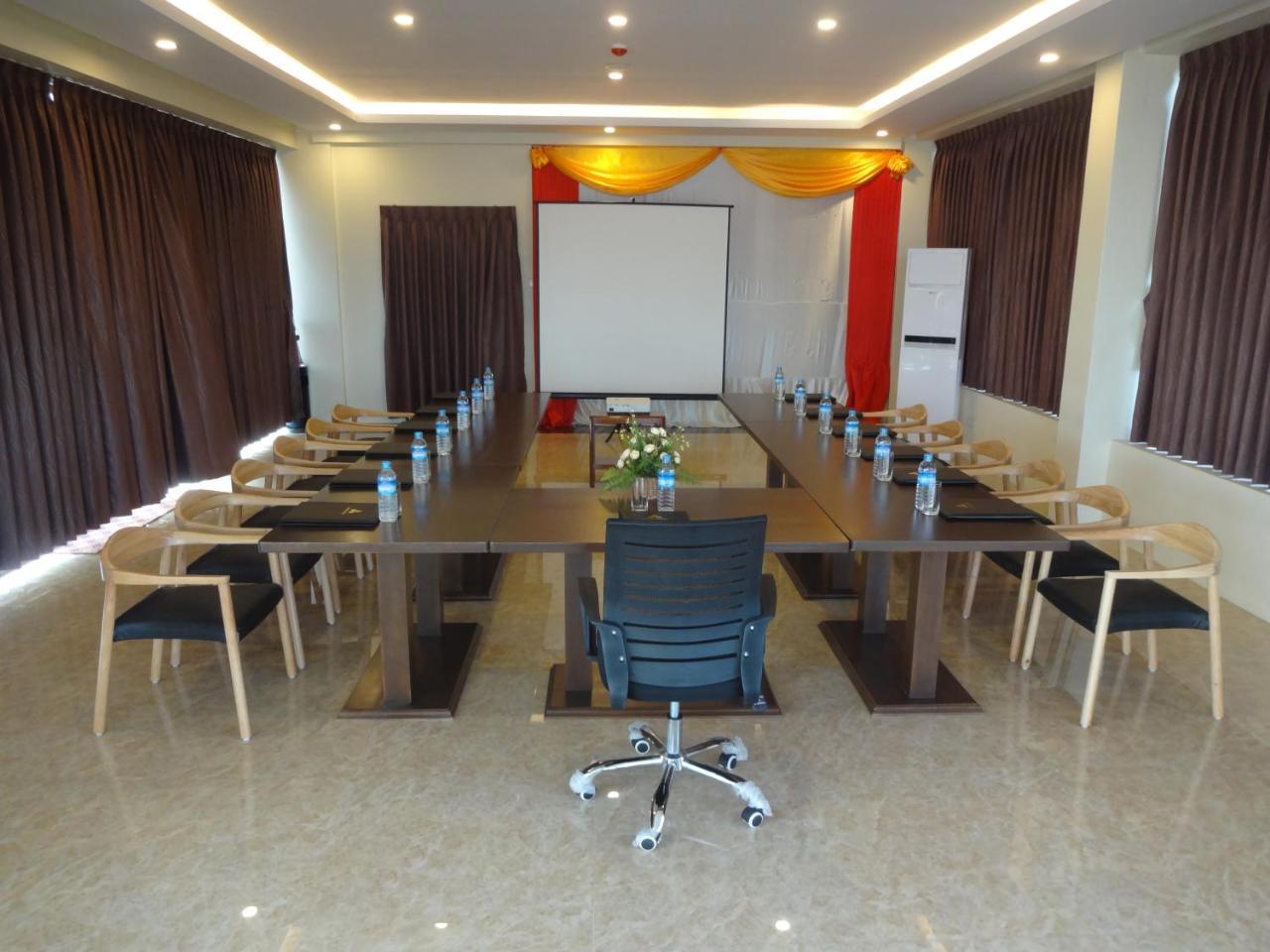 Virati Hotel Yangon Exteriör bild