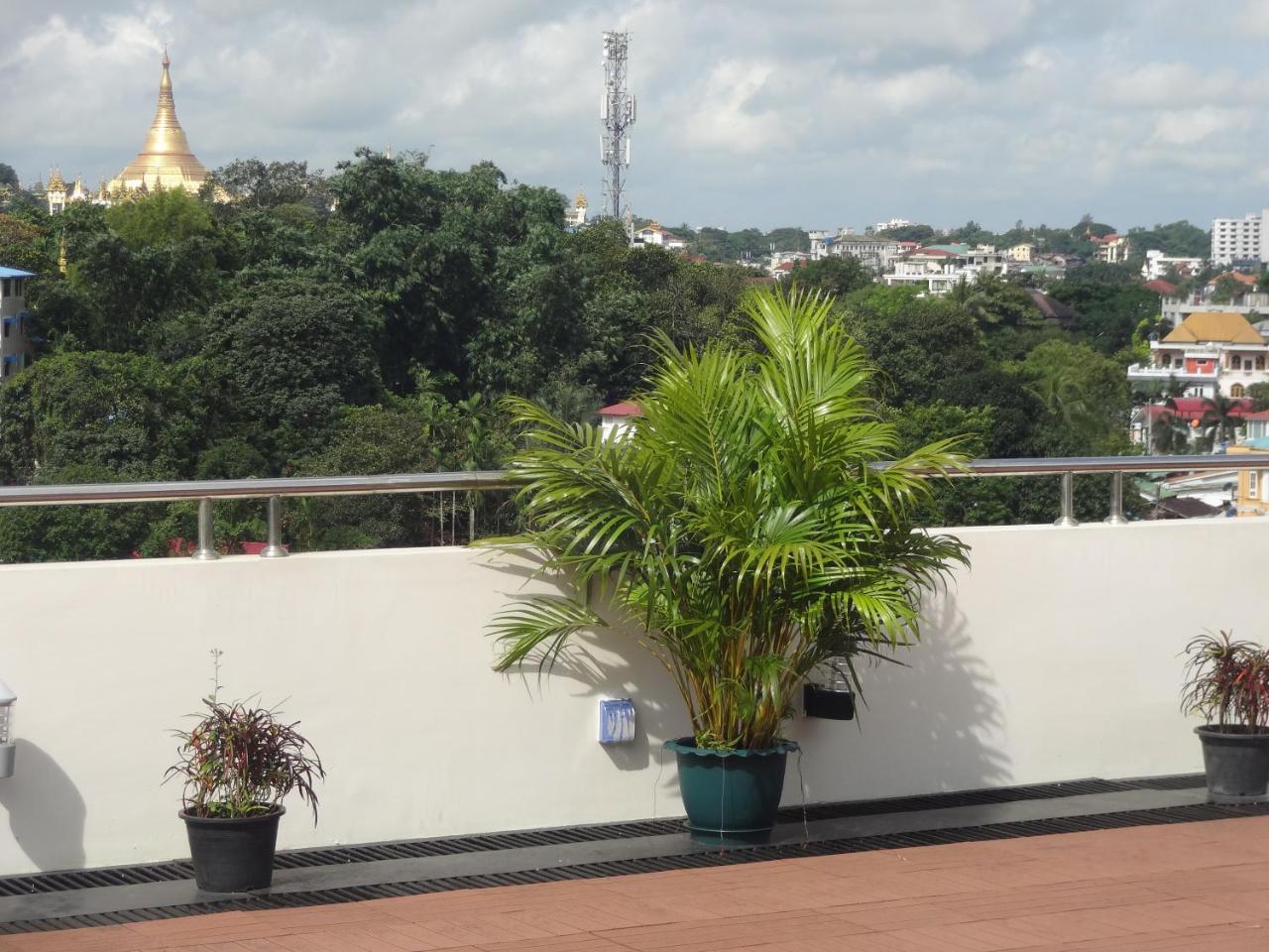 Virati Hotel Yangon Exteriör bild