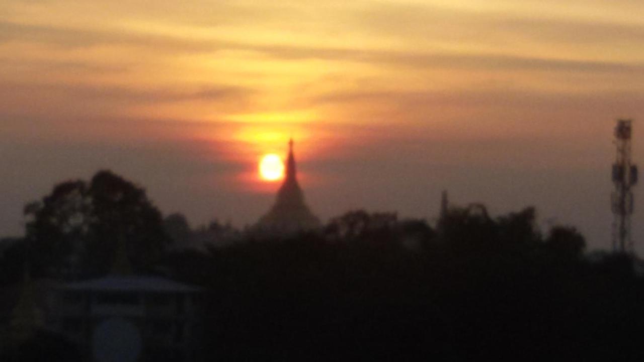 Virati Hotel Yangon Exteriör bild