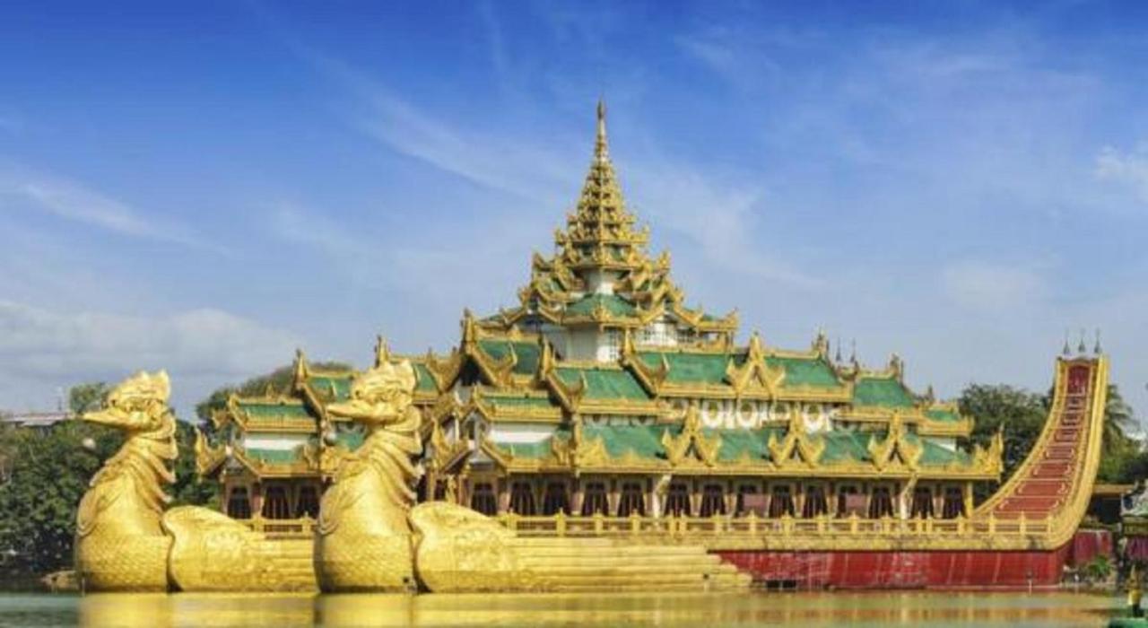 Virati Hotel Yangon Exteriör bild