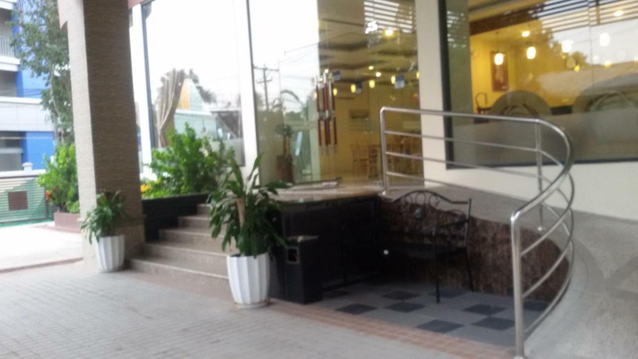 Virati Hotel Yangon Exteriör bild