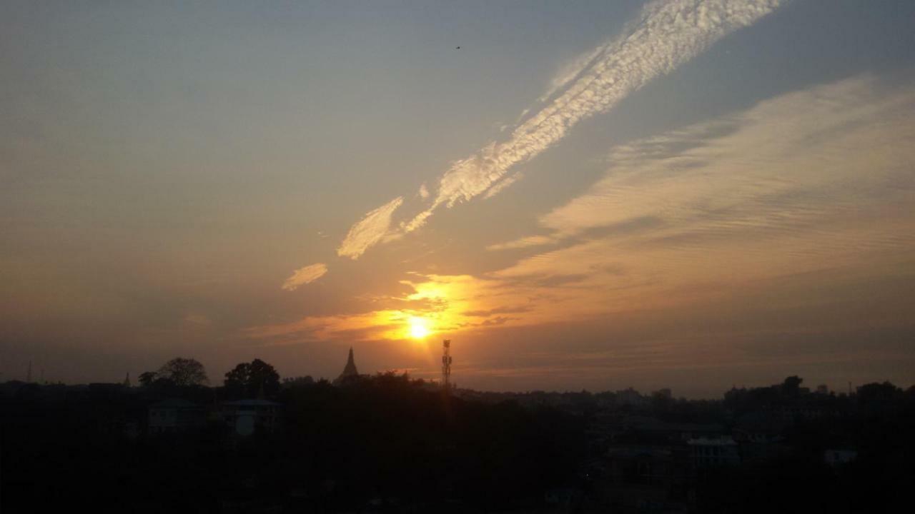 Virati Hotel Yangon Exteriör bild