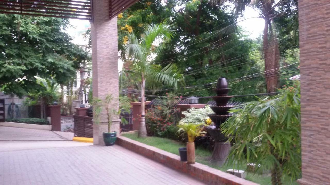 Virati Hotel Yangon Exteriör bild