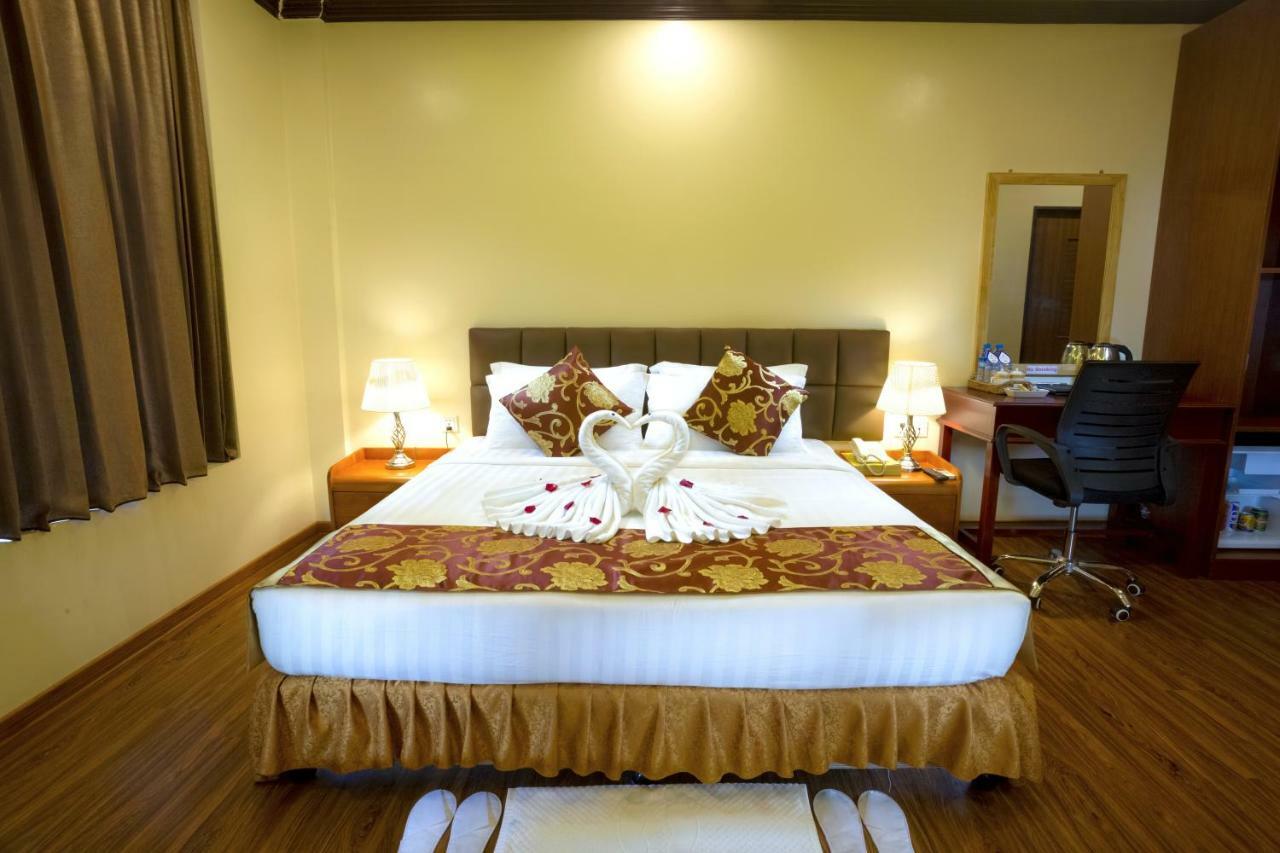 Virati Hotel Yangon Exteriör bild