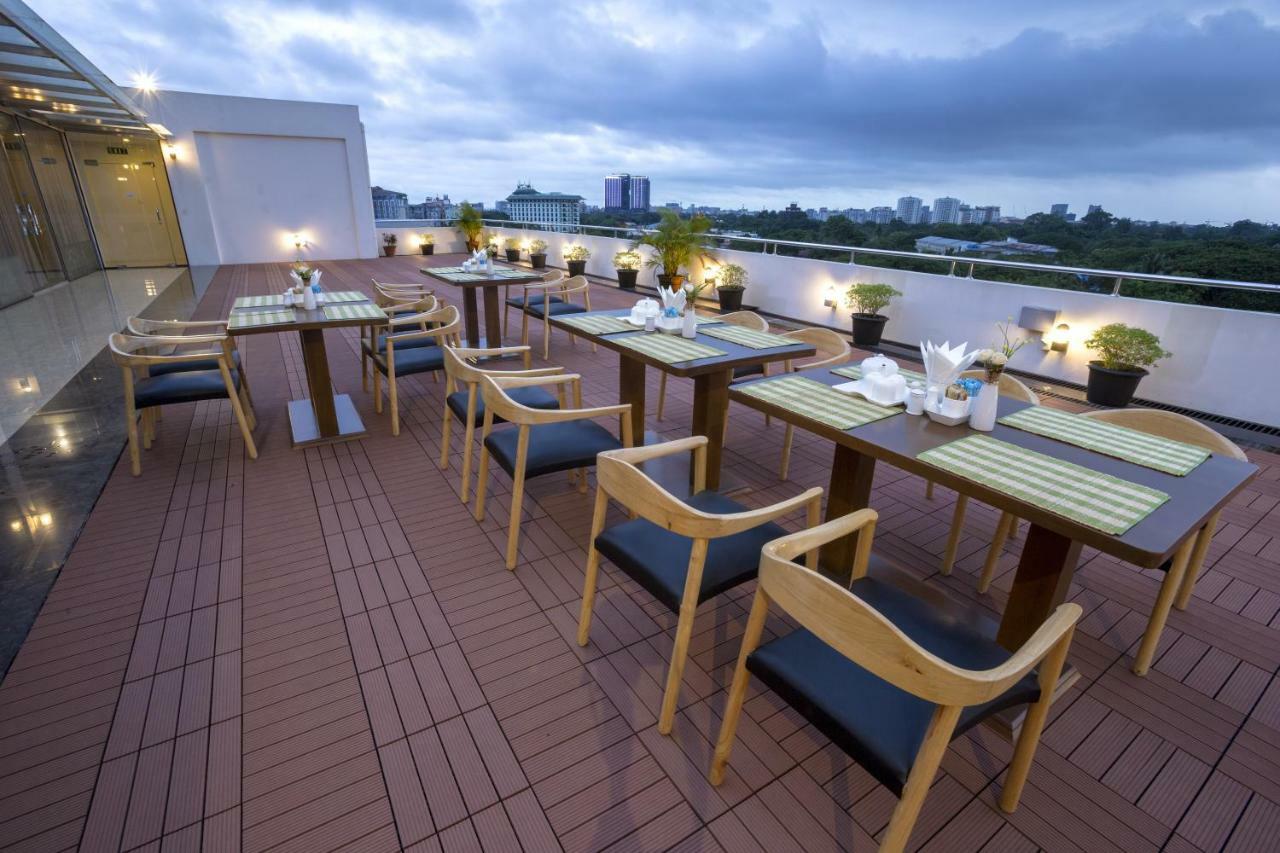 Virati Hotel Yangon Exteriör bild